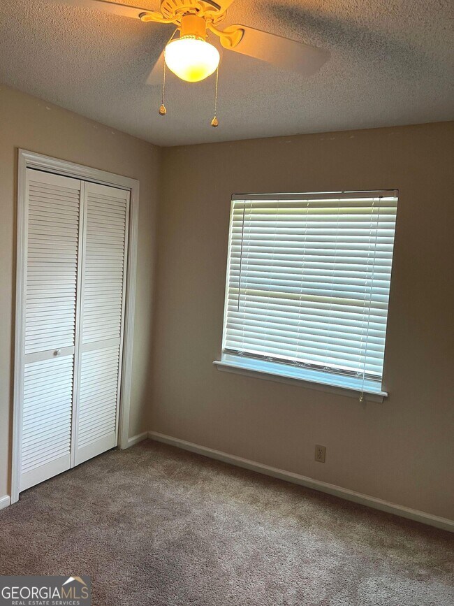 Building Photo - 419 Sunnyside Dr
