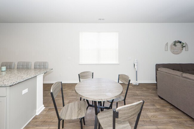 Building Photo - 3 Bedroom 2 Bath Home in Cane Bay Plantation - Summerville