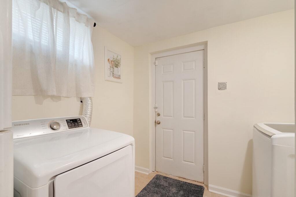 Laundry Room - 900 E Tantallon Dr