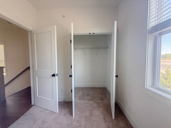Building Photo - 3-Bedroom Townhome with Pool Access Near Downtown Cookeville