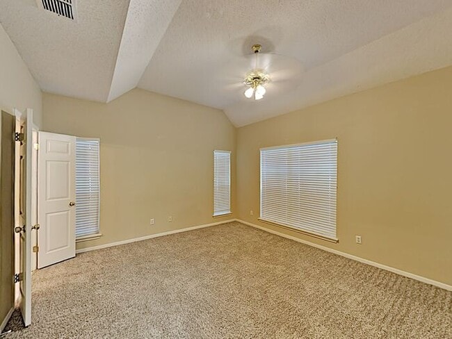 Building Photo - *No Application Fee*