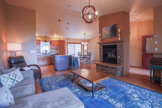 Building Photo - Beautiful Penn Cove View Home and Dog Frie...