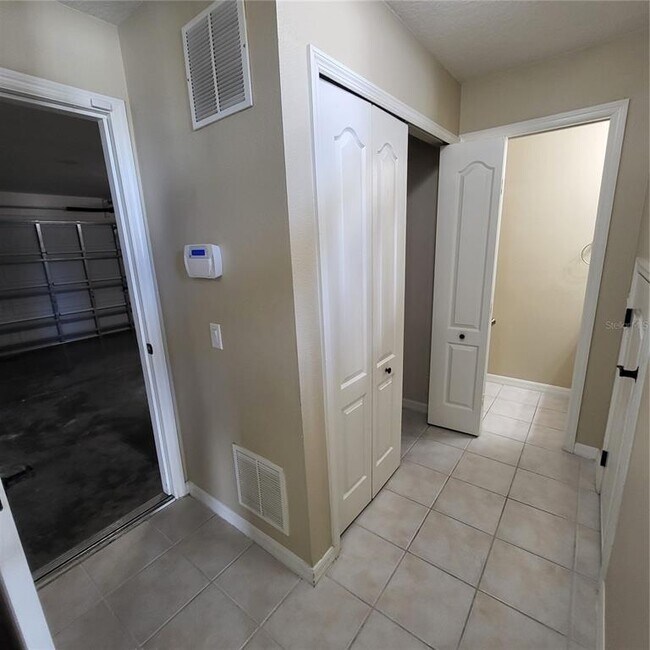 Building Photo - 25903 Bloomsbury Ct