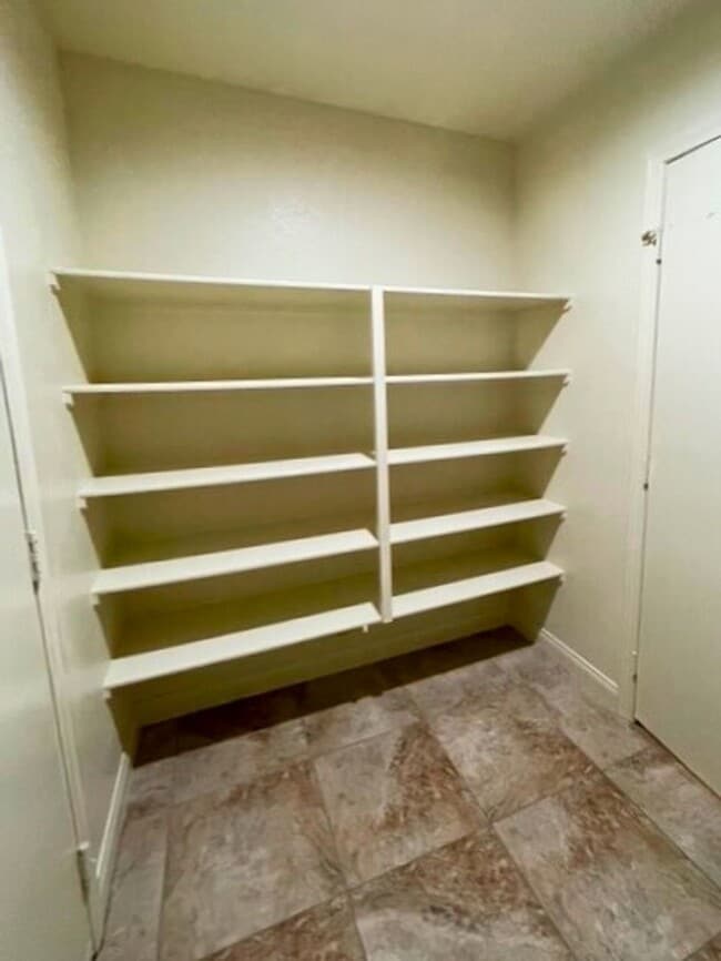 Building Photo - MOVE-IN READY 3BR/2BA SINGLE FAMILY HOME I...