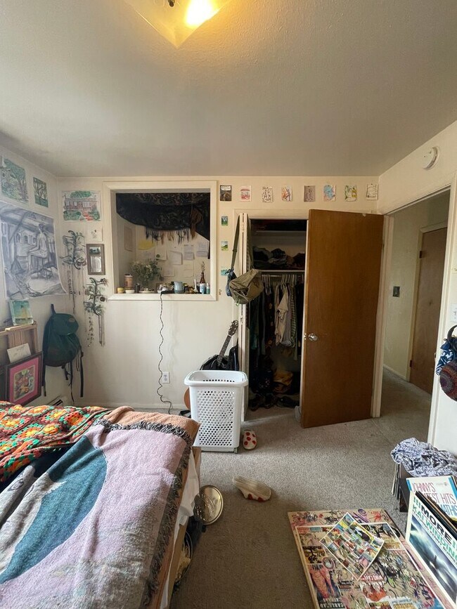 Building Photo - STUDENTS WELCOME! Split-Level Home in Midtown Ft. Collins