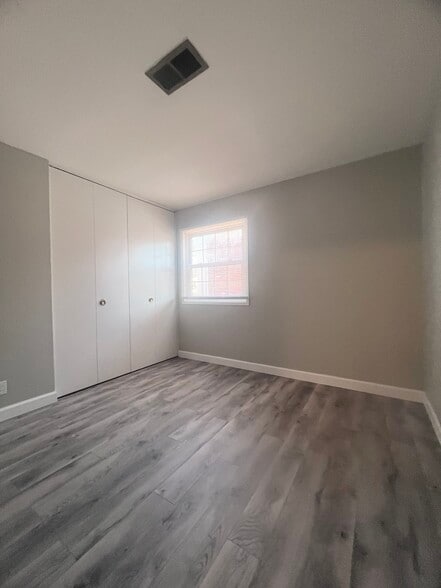 Building Photo - 3912 Manorwood Dr