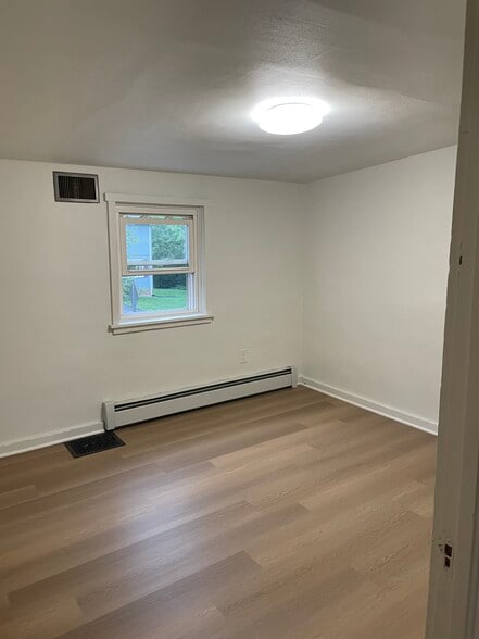 Building Photo - 829 Elmwood St