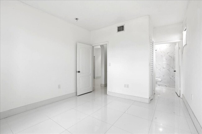Building Photo - 3802 SW 165th Terrace