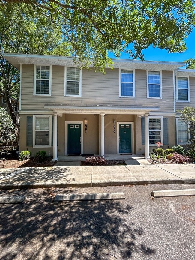 Building Photo - Garland #861