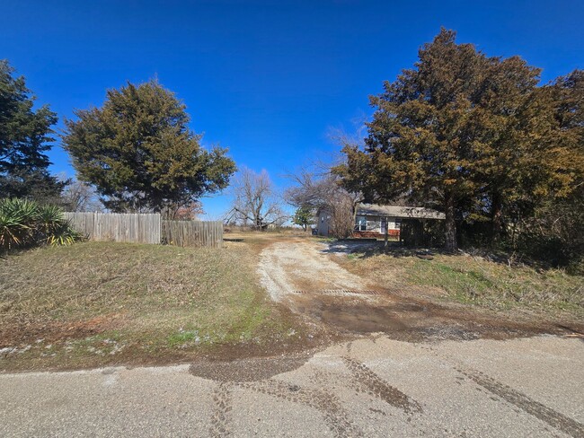 Building Photo - 3 Bedroom 2 Bath home in Shawnee!