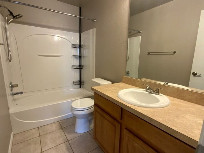 Building Photo - 3 bedroom 2 bath - SW OKC