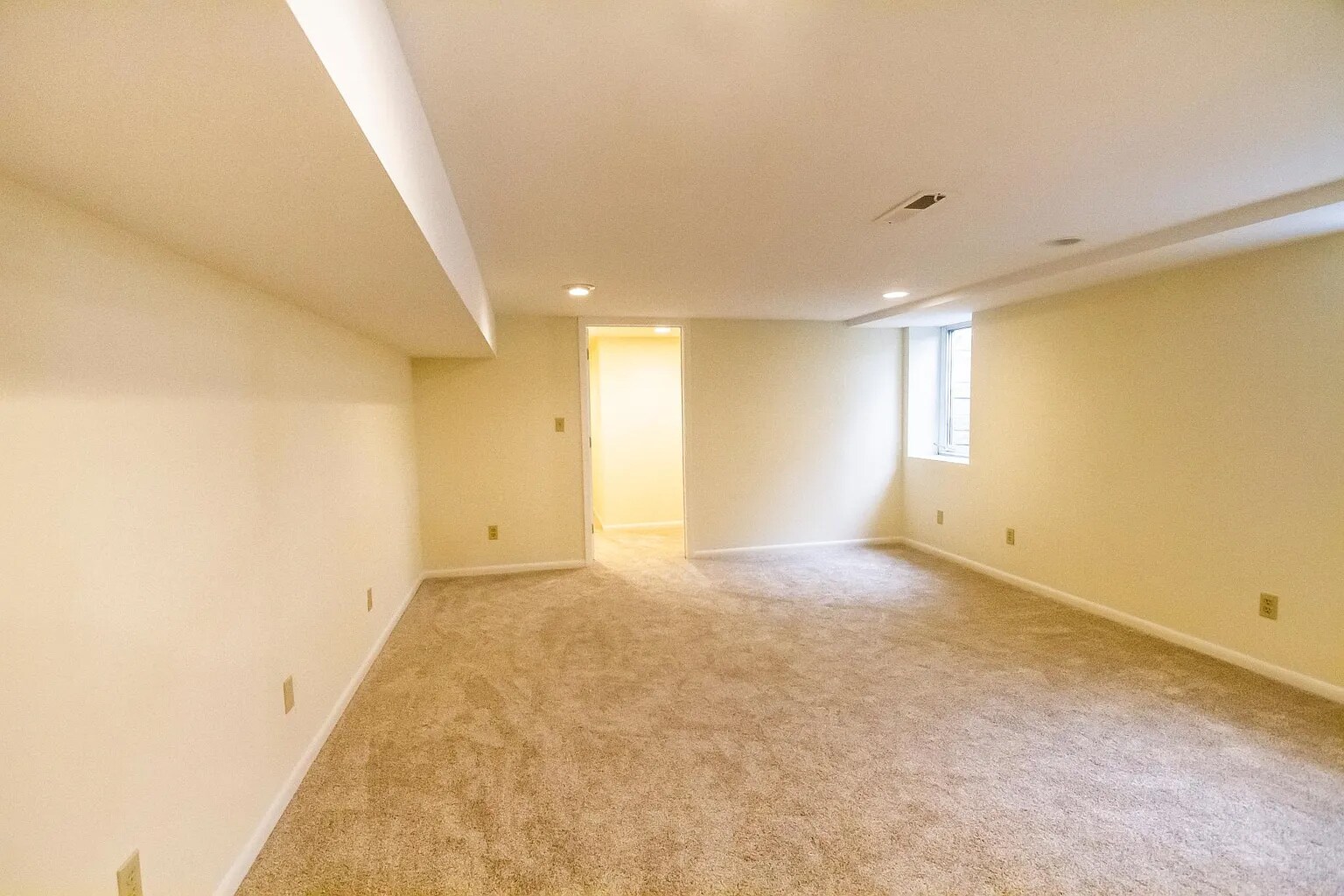 Building Photo - 1919 E 38th St