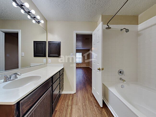 Building Photo - 5204 Blue Cir