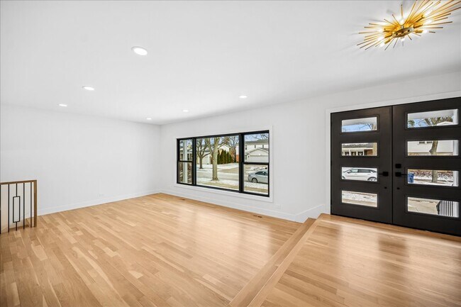 Building Photo - 626 Barberry Rd