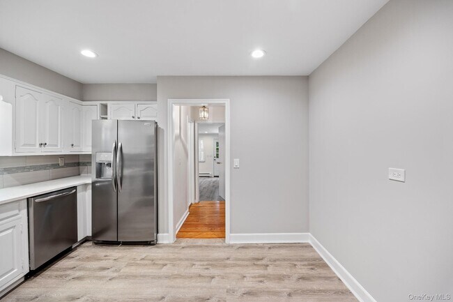 Building Photo - 1 Blackthorn Ln
