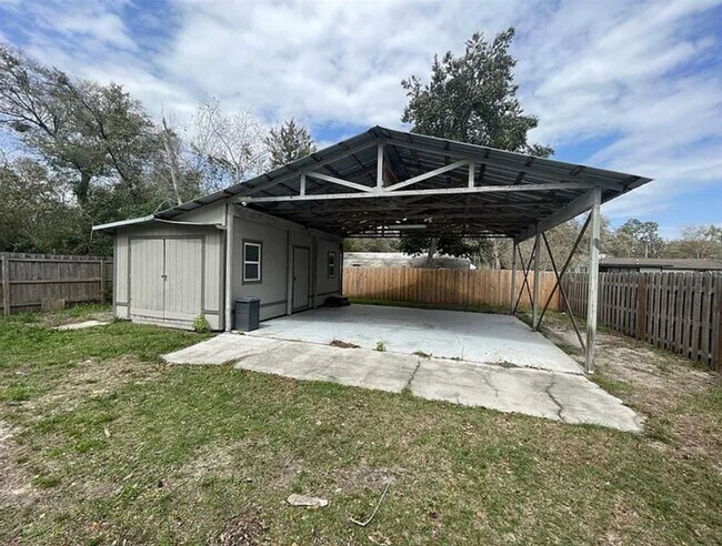 Building Photo - Spacious 3 Bed, 2 Bath Home with Workshop ...
