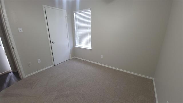 Building Photo - 604 Honeysuckle Dr