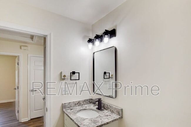 Building Photo - 1306 Linden Ave