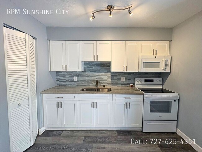 Building Photo - 427 6th Ave NE