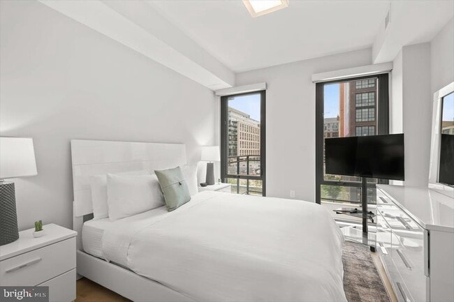 Building Photo - 40 N Street NE Unit (2 BEDROOM)