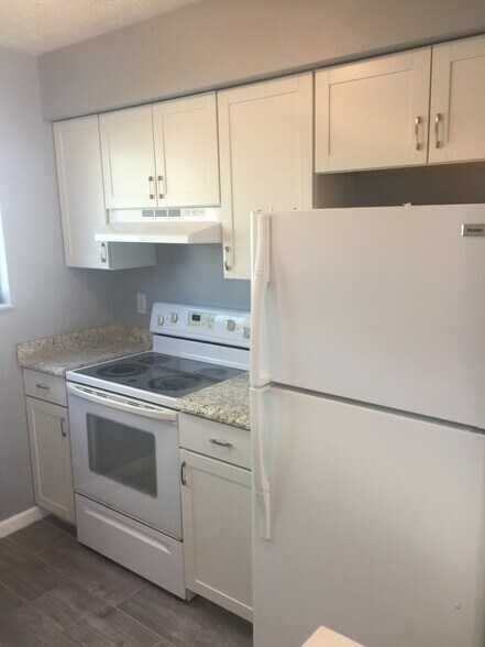 Building Photo - 7767 Betsy Ross Cir