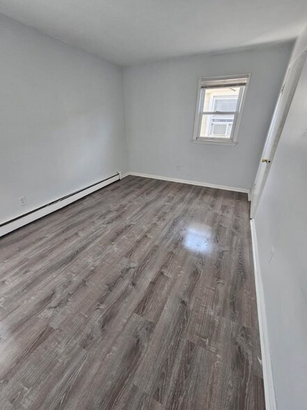 Primary Photo - 18 Searing Ave