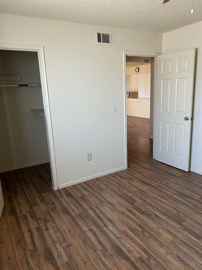 Building Photo - 2 Bedroom Holbrook Rental