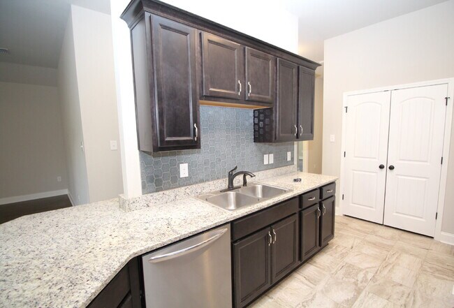 Building Photo - Spacious 3-Bedroom, 2-Bath Brick Home in N...