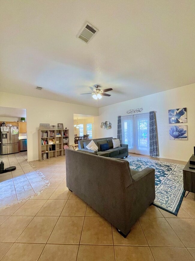 Building Photo - 3107 Woodrow Dr