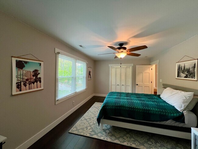 Building Photo - Beautifully Updated Home!  Fenced Yard!