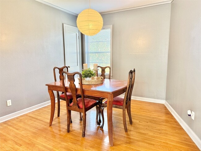 Building Photo - 2027 Sheridan St