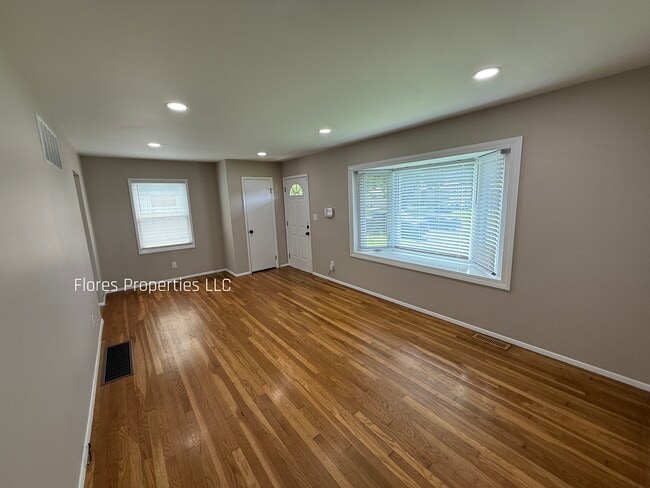 Building Photo - 1136 Pauline Ave