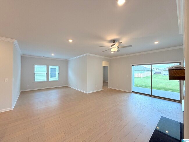 Building Photo - 305 Susan Lynn Dr