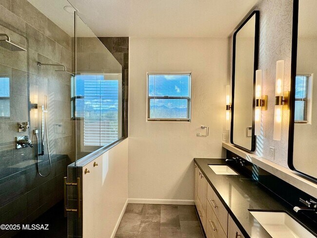 Building Photo - 13743 N High Mountain View Pl