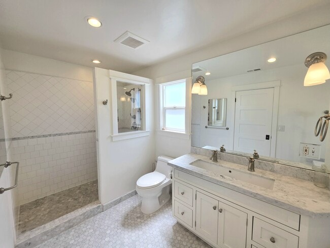 Building Photo - 3310 Manzana St