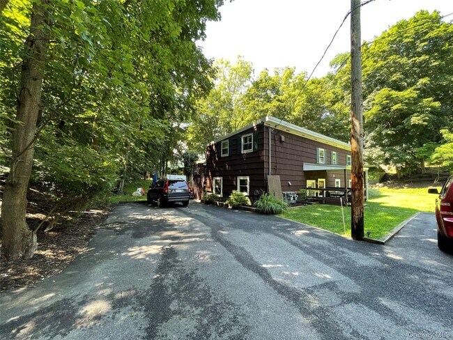 Building Photo - 328 E Broadway