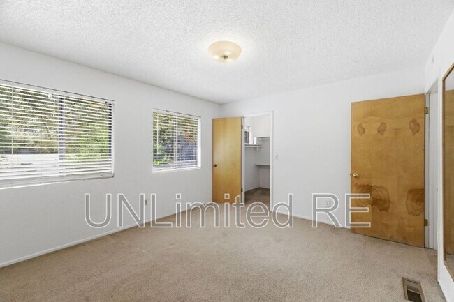 Building Photo - 1410 Inverrary Way
