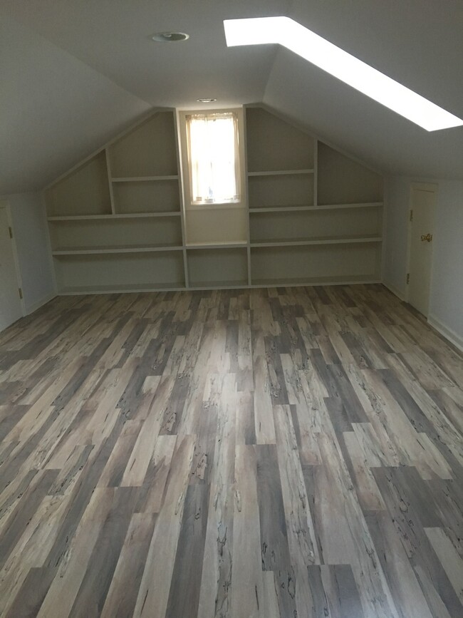 Building Photo - Sunny and Cheerful Unfurnished Energy Efficient Fairfield Harbour 3BR/2BA