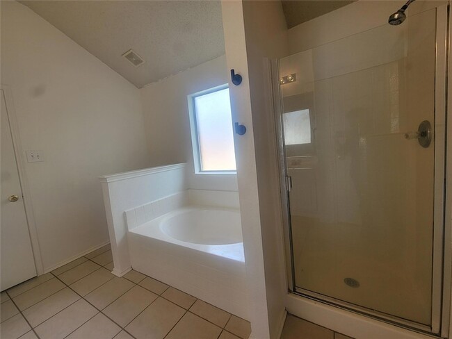 Building Photo - 829 Beaver Creek Dr
