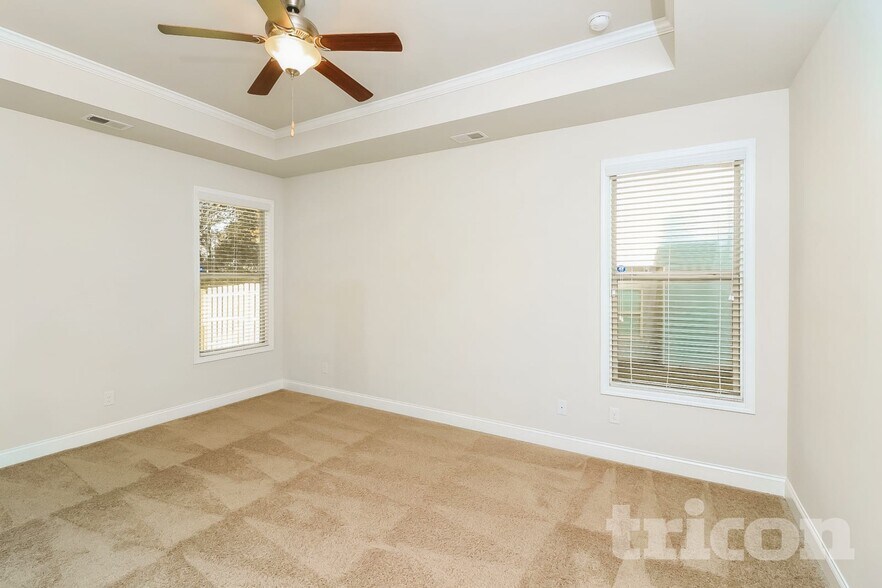 Building Photo - 404 Ireland Ln