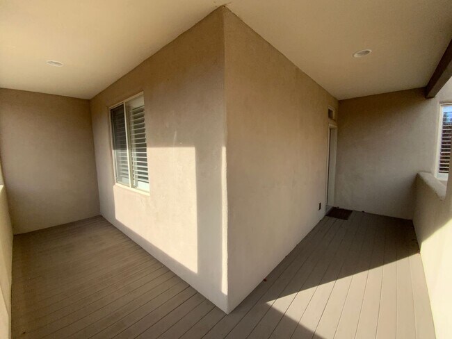 Building Photo - 3 Bedroom Townhome Available Near Wyoming Blvd NE & Paseo Del Norte Blvd NE!