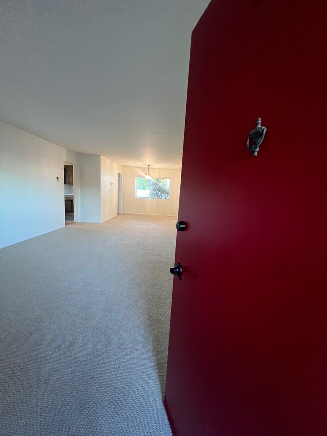 Building Photo - 521 E Arrellaga St