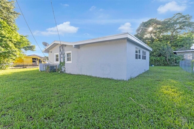 Building Photo - 3051 NW 77th St