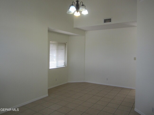 Building Photo - 538 Olmeca Dr