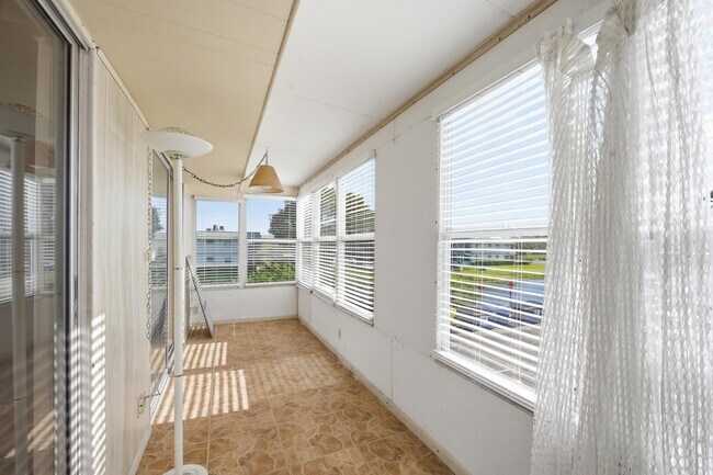 Building Photo - 384 Saxony Trail