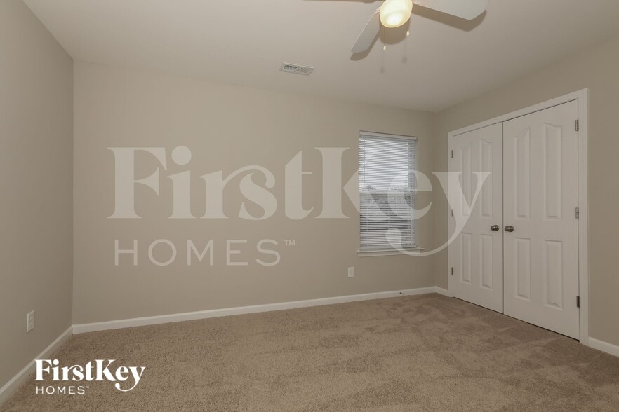 Building Photo - 321 Holton Dr