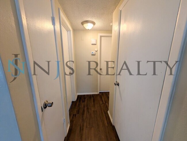 Building Photo - REDUCED!!!!  True 3 Bed~2 Bath~with garage. Over 1,000 sq ft, with updated kitchen & bathrooms, l...