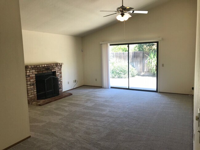 Building Photo - 4 Bed | 2 Bath | 1814SF | 2 Car Garage | Single Story |  Tenant pays $175 monthly for WS&G