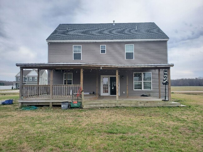 Building Photo - Luxurious 4BR/2.5BA Home with Spacious Living Spaces and Elegant Touches