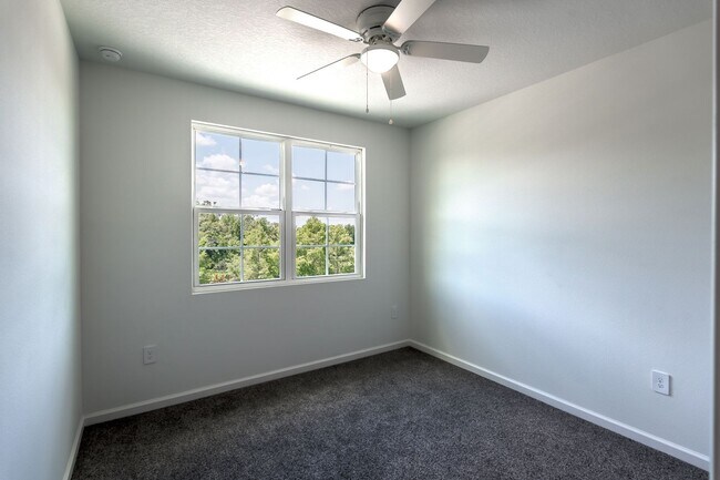 Building Photo - 5347 Vista Lago Dr